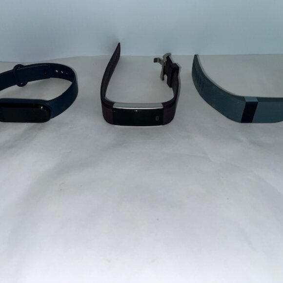 3 Fitbit activity tracker - no chargers